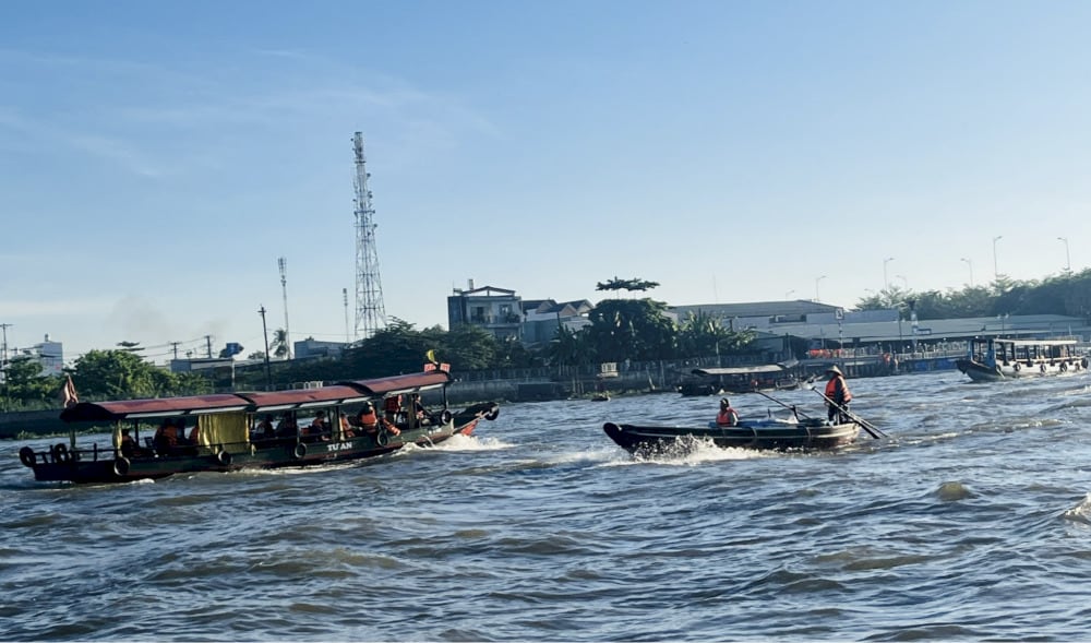 floating market in vietnam are steadily declining